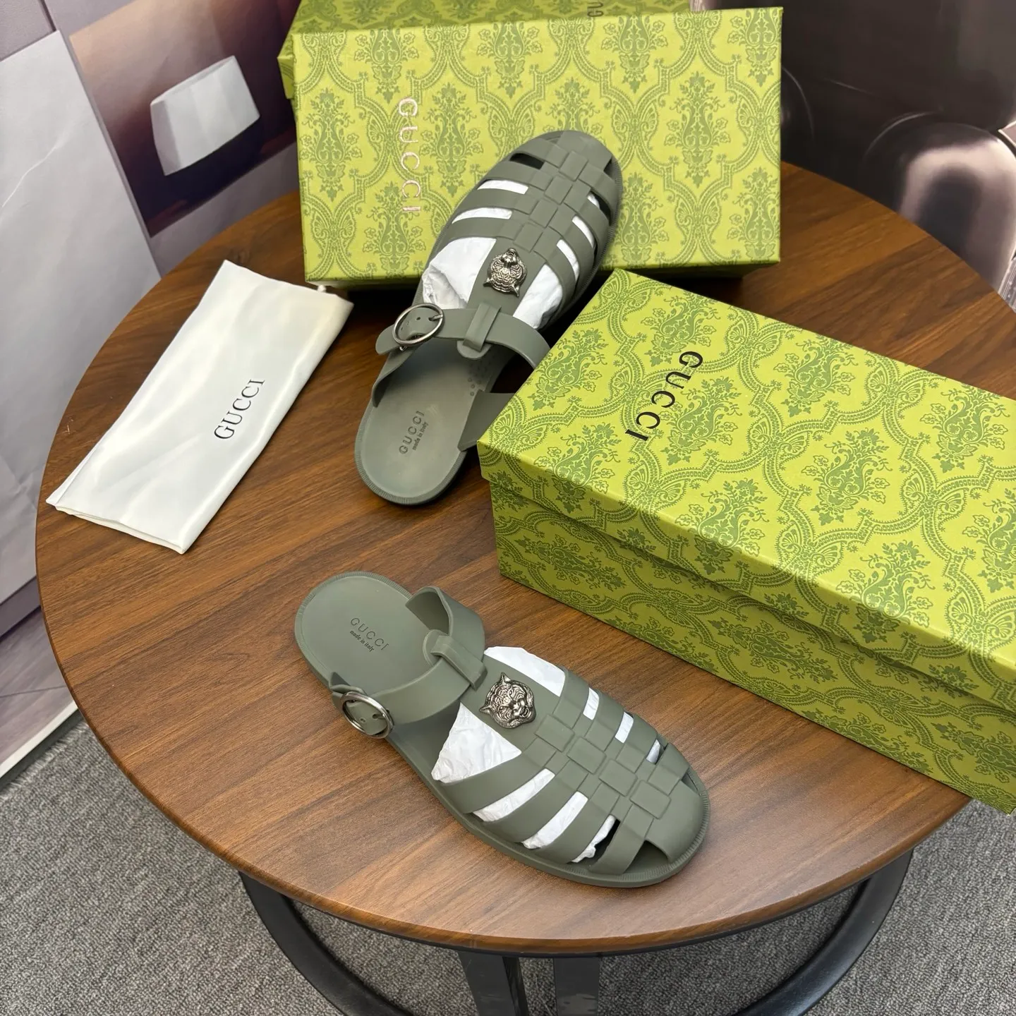 Men's shoes 260💰 [Gucci] Counter quality, top-quality original goods, real photos! Original TPU material, fine workmanship, comfortable; genuine 1:1 replica Size: 38 ~ 46